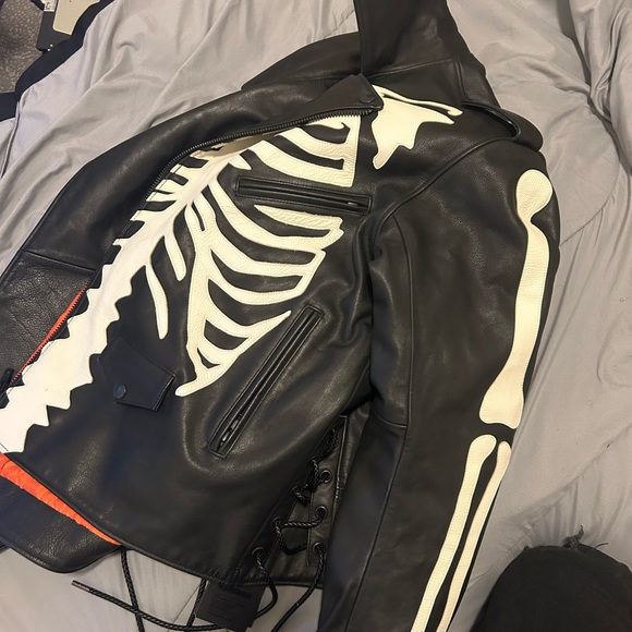 Orange on the inside and a skeleton design on the outside vlone jacket size L - Picture 2 of 4
